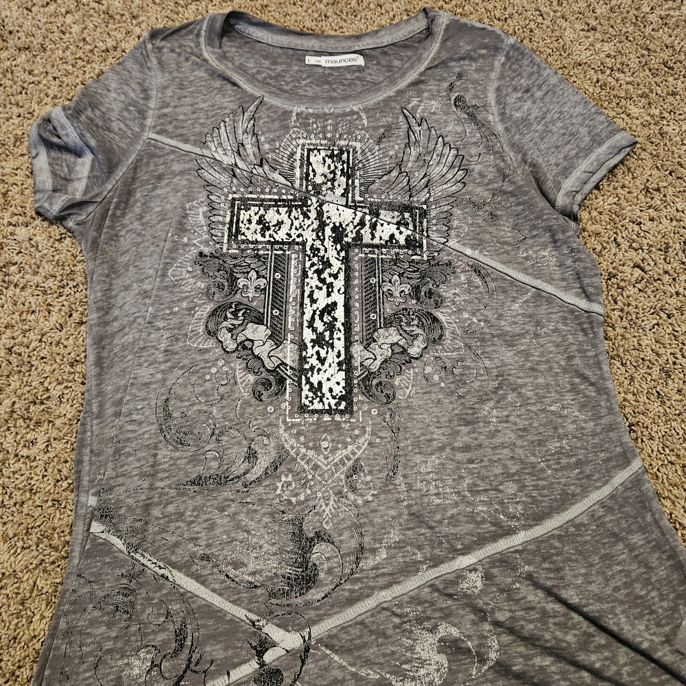 Maurices Gray Short Sleeve Tee with Cross Design